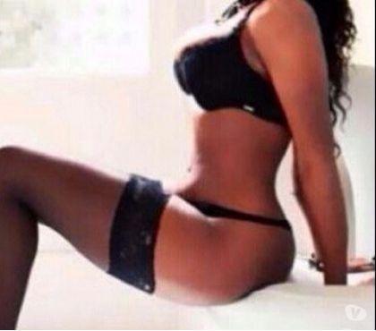 Douce Nina aux belles formes à Avranches