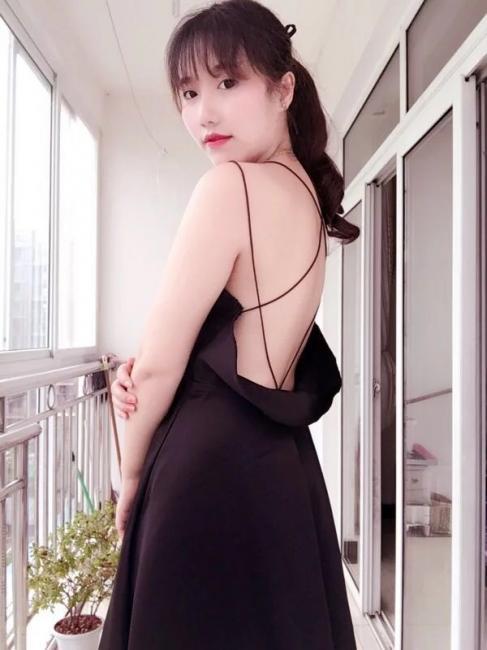 Belle jeunette asiatique blonde